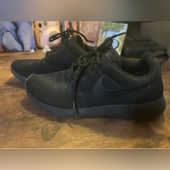 Nike trainers - Picture 2 of 3